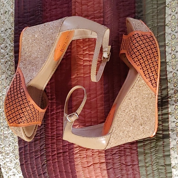 KENNETH COLE* Reaction Soleness strap wedge sandal size 8 tan/orange colour - Picture 5 of 12